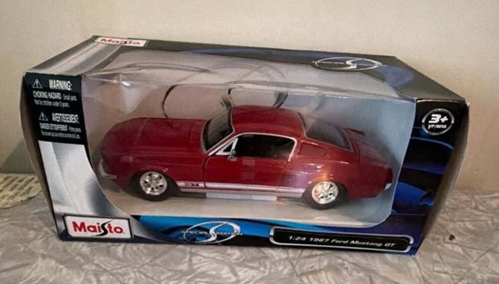 Maisto 1967 Ford Mustang GT 1:24 Scale Red Diecast Model